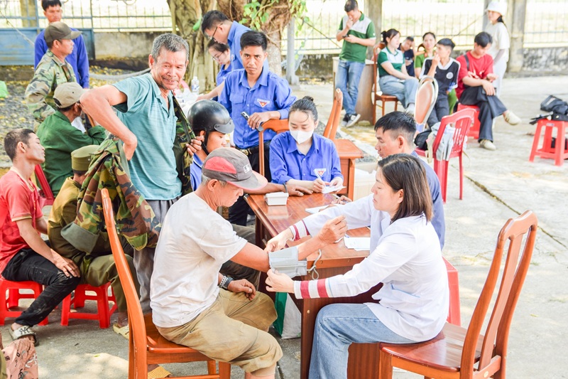 bac-si-nha-khoa-happy-smile-pleiku-kham-benh-mien-phi