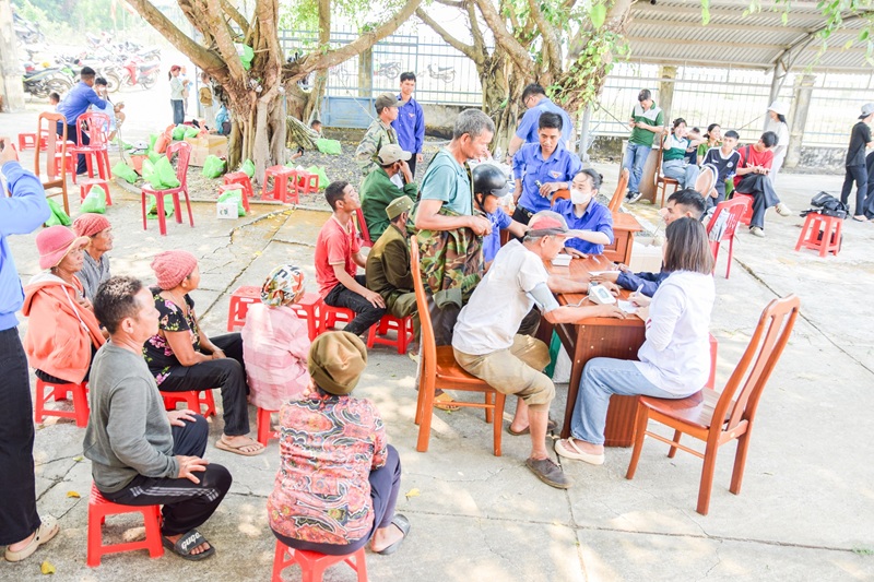 kham-benh-phat-thuoc-nha-khoa-happy-smile-gia-lai